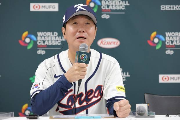 류지현 한국 야구대표팀 감독이 4일 일본 도쿄돔에서 열린 기자회견에서 발언하고 있다. 연합뉴스