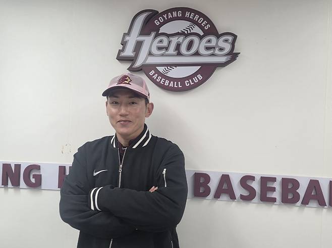 화려한 전성기를 보냈던 서건창(사진), 안치홍이 키움에서 뭉쳤다. 이들은 익숙하지 않은 3루 수비 훈련까지 소화하며 새 시즌을 준비하고 있다.&nbsp;뉴시스