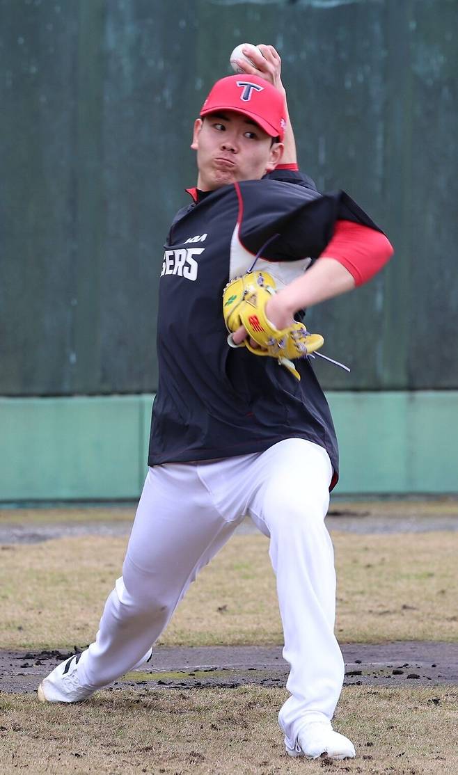 ▲ 올 시즌 KIA 우완 불펜진의 핵심 자원 중 하나로 기대를 모으는 성영탁 ⓒKIA타이거즈