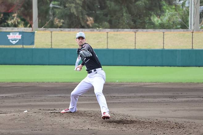 ▲ 보쉴리는 구위보다는 여러 구종의 안정적인 커맨드를 앞세워 KIA 타자들을 효율적으로 상대했다 ⓒKT위즈