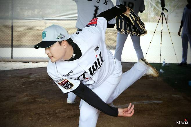 ▲ 올 시즌 KT의 필승조로 큰 관심을 모으고 있는 한승혁은 8회 등판해 1이닝을 무실점으로 정리했다 ⓒKT위즈