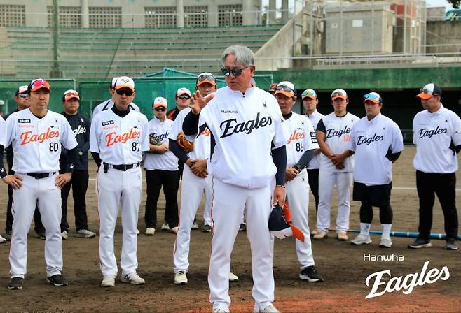 한화 이글스 김경문(가운데) 감독. /사진=한화 이글스 제공