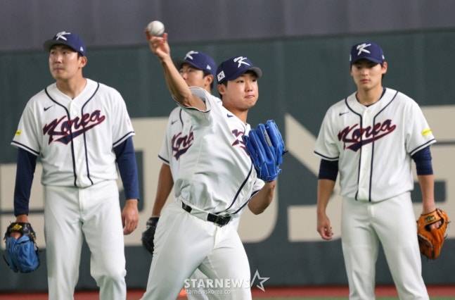 훈련을 하고 있는 정우주. /사진=강영조 선임기자