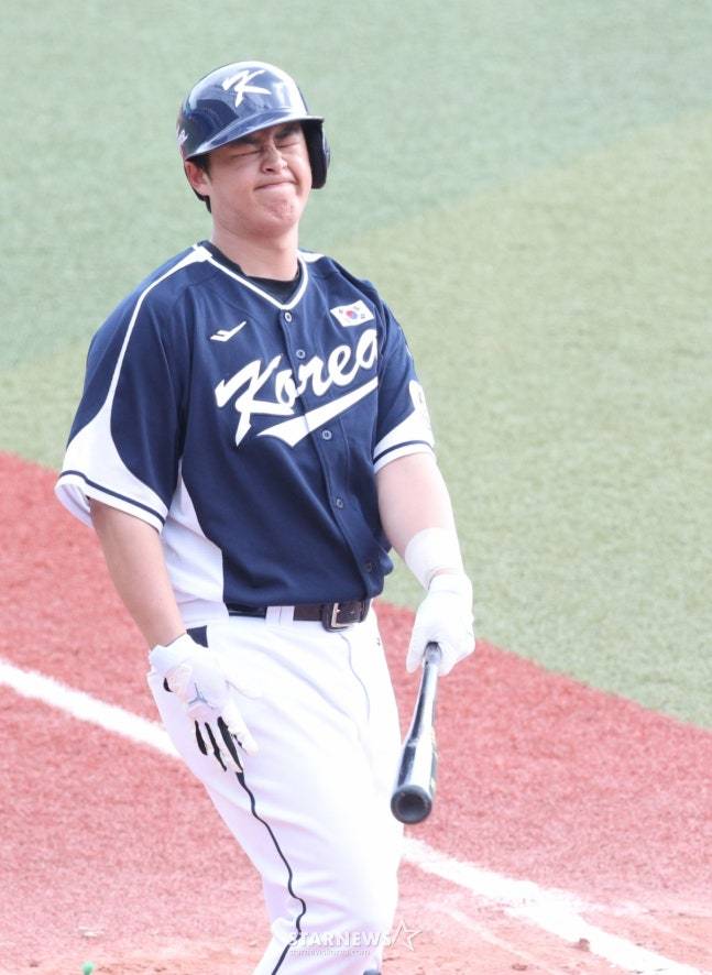 지난 2월 오키나와에서 열린 한화와 연습경기에서 타석을 소화하고 있는 노시환. /사진=김진경 대기자