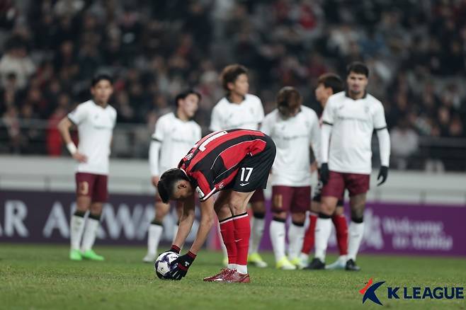 페널티킥을 준비하는 후이즈의 모습. /사진=한국프로축구연맹 제공