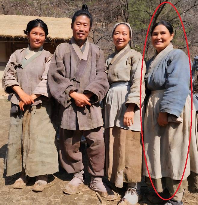 유해진과 함께한 배우 엄춘미.