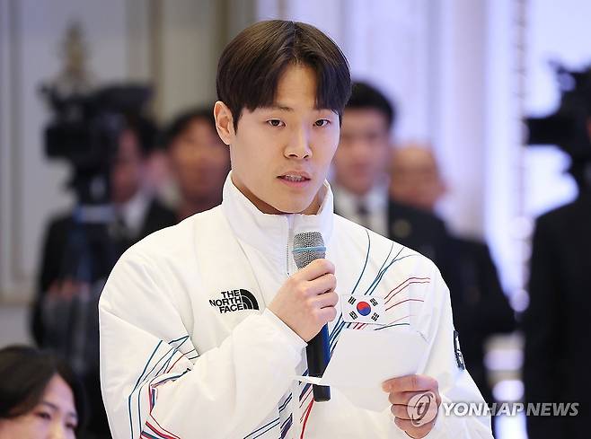2026 동계올림픽 선수단 격려 오찬, 선수단 답사하는 정승기 선수 (서울=연합뉴스) 김도훈 기자 = 스켈레톤 국가대표 정승기가 5일 청와대 영빈관에서 열린 2026 밀라노-코르티나담페초 동계올림픽 선수단 격려 오찬에서 이재명 대통령의 격려사에 대해 답사하고 있다. 2026.3.5 superdoo82@yna.co.kr