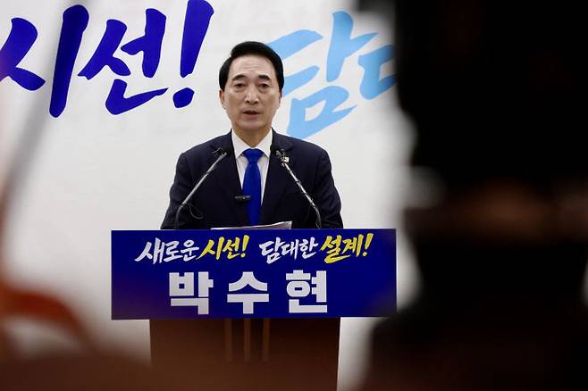 더불어민주당 박수현 국회의원이 6일 충남도청 브리핑룸에서 충남대전 통합특별시장 출마를 선언하는 기자회견을 하고 있다. 사진제공=박수현 의원실