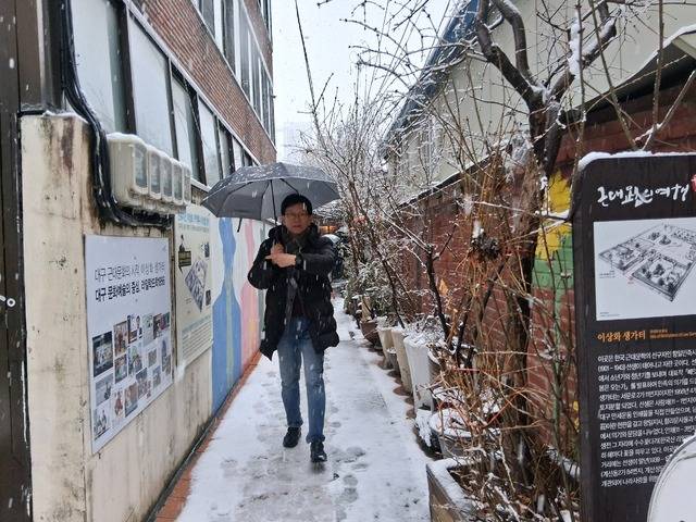 대구의 근대미술은 민족시인 이상화의 형이자 독립운동가이면서 예술인이던 이상정 장군이 첫 문을 열었다. 이상정 생가를 카페로 개조한 라일락뜨락 1956으로 들어가는 골목길. 최미화 기자
