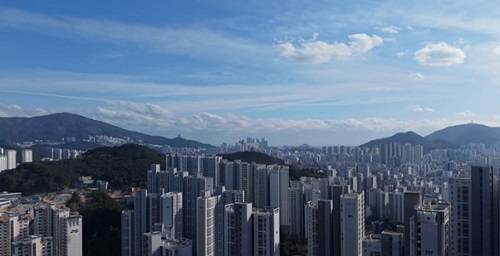 '해링턴 플레이스 명륜역' 46층 높이 드론 촬영