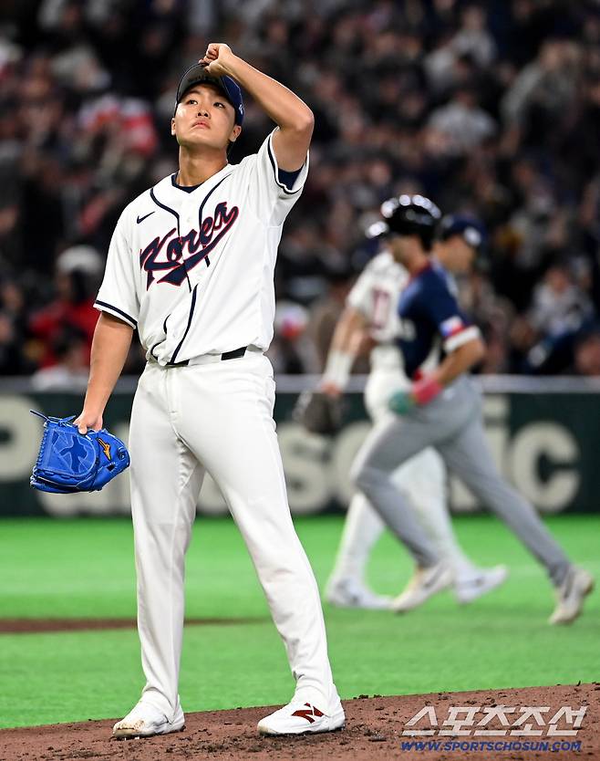 5일 일본 도쿄돔에서 열린 WBC(월드베이스볼클래식) 한국과 체코의 경기. 5회초 1사 1,2루 정우주가 바브라에 3점홈런을 내주며 아쉬워하고 있다. 도쿄(일본)=허상욱 기자wook@sportschosun.com/2026.03.05/