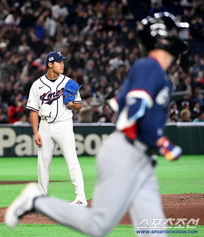 5일 일본 도쿄돔에서 열린 WBC(월드베이스볼클래식) 한국과 체코의 경기. 5회초 1사 1,2루 정우주가 바브라에 3점홈런을 내주며 아쉬워하고 있다. 도쿄(일본)=허상욱 기자wook@sportschosun.com/2026.03.05/