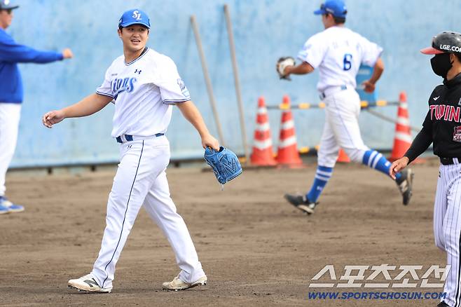 삼성 라이온즈 최원태가 5일 LG 트윈스와의 연습경기서 역투하고 있다. 사진제공=삼성 라이온즈