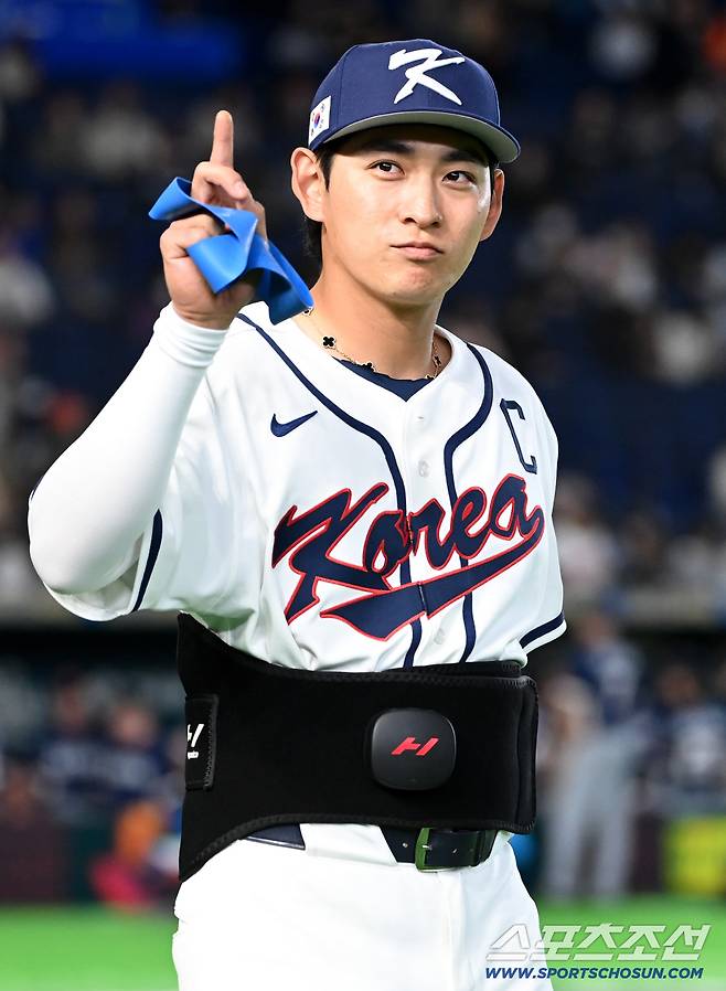 5일 일본 도쿄돔에서 열린 WBC(월드베이스볼클래식) 한국과 체코의 경기. 이정후가 경기 준비를 위해 그라운드로 나서고 있다. 도쿄(일본)=허상욱 기자wook@sportschosun.com/2026.03.05/