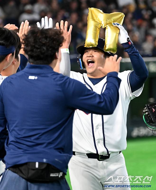 5일 일본 도쿄돔에서 열린 WBC(월드베이스볼클래식) 한국과 체코의 경기. 1회말 1사 만루 문보경이 선제 만루홈런을 치고 기쁨을 나누고 있다. 도쿄(일본)=허상욱 기자wook@sportschosun.com/2026.03.05/