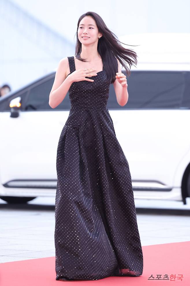 제4회 청룡시리즈어워즈(Blue Dragon Series Awards) 레드카펫 행사에 참석한 배우 이이담. 25.7.18 ⓒ이혜영 기자 lhy@hankooki.com