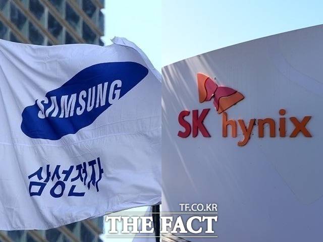 중동 리스크 영향으로 6일 장 초반 삼성전자와 SK하이닉스가 약세를 보이고 있다./더팩트DB