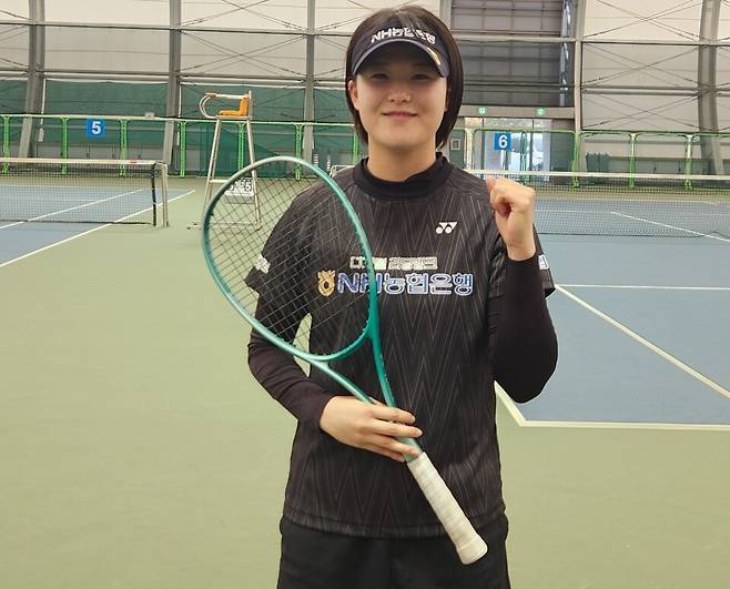 황정미가 지난 2일 2026 정구 국가대표 선발전 여자단식 1위를 차지한 뒤 밝게 웃으며 오는 9월 아시안게임 선전을 다짐하고 있다. 김경무 기자