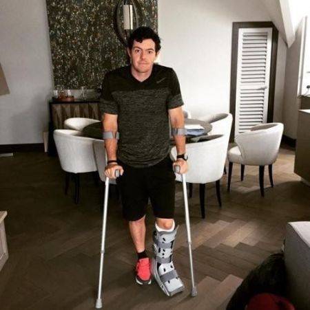 로리 매킬로이는 2015년 축구를 하다가 발목을 다쳐 깁스까지 했다. 로리 매킬로이 인스타그램 캡처