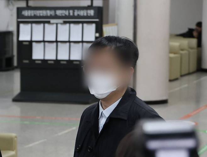 북한에 무인기를 날린 30대 대학원생 오모씨가 2월26일 구속 전 피의자 심문(영장실질심사)을 받기 위해 서울 서초구 서울중앙지법으로 들어서고 있다. 연합뉴스