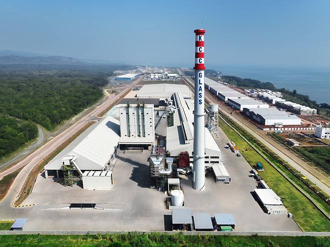 KCC글라스 인도네시아법인 바탕공장 전경. /KCC글라스 제공