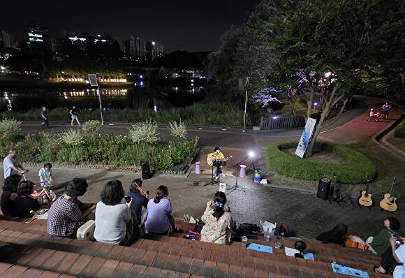 동백호수공원 야외 공연 모습. [사진=용인특례시]