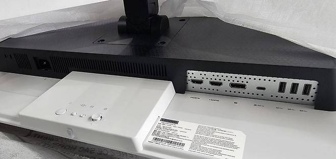 다양한 입력 인터페이스를 탑재했다 / 출처=IT동아