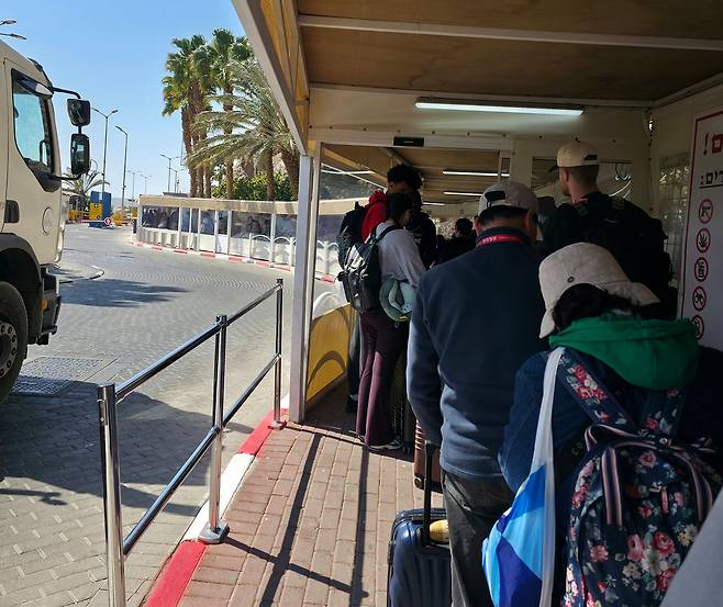 이스라엘을 탈출해 이집트 카이로로 대피한 한인들의 모습. 사진 독자