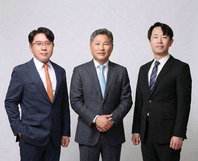 왼쪽부터 법무법인LX 이춘수, 이승철, 문준섭 변호사.