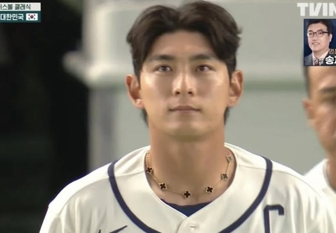 2026 WBC(월드베이스볼클래식)가 개막한 가운데 한국 대표팀 야구선수 이정후(샌프란시스코 자이언츠)가 착용한 목걸이가 화제가 되고 있다. [티빙 중계화면 캡처]