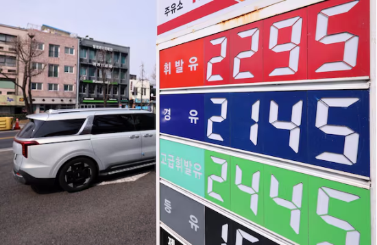 5일 서울의 한 주유소에 유류 가격이 표시돼 있다. (뉴스1)