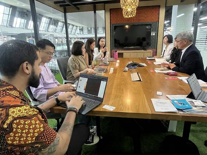 제주도가 말레이시아 에어아시아와 관광 홍보 방안을 협의하고 있다. ⓒ제주도 제공