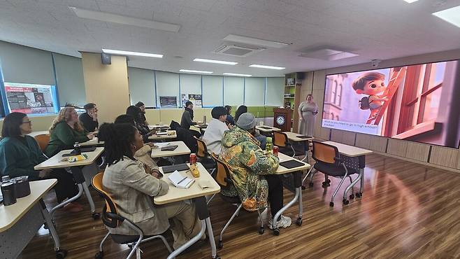 제주국제교육원이 '2026년 상반기 역량 강화 연수'를 진행하고 있다. ⓒ제주국제교육원 제공