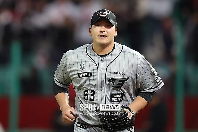 ▲ 팔꿈치 수술 재활이 길어지며 복귀 시점이 예상보다 크게 밀리고 있는 김민우 ⓒ곽혜미 기자