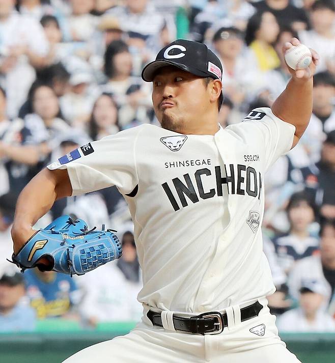 ▲ 이닝당 투구 수가 많은 편이었던 한두솔은 더 빠르고 공격적인 승부로 두각을 드러내고 있다 ⓒSSG랜더스