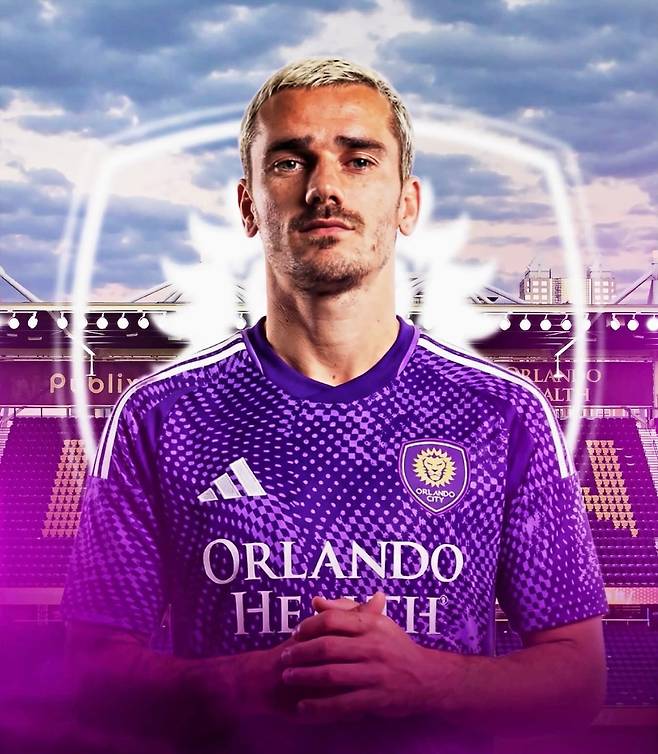 프랑스 축구대표팀에서 2018 국제축구연맹(FIFA) 러시아 월드컵 우승을 경험하고 스페인 명문 아틀레티코 마드리드 최고의 스타로 자리매김한 앙투완 그리즈만이 팀을 떠난다.&nbsp;  그리즈만의 대체자로 떠오른 건 다름아닌 한국 축구 '골든 보이' 이강인(PSG)이다.&nbsp;스페인 매체 렐레보 편집장 마테오 모레토 기자가 6일(한국시간) 자신의 사회관계망서비스(SNS) X를 통해 이강인이 여전히 아틀레티코 마드리드의 최우선 타깃이라고 전했다.&nbsp;이어 모레토는 이강인이 그리즈만을 대체할 아틀레티코의 최우선 타깃이라고 전하며 시즌 중에 갑작스럽게 팀을 떠날 수 있는 그리즈만의 거취와 맞물려 있다고 전했다.&nbsp;SNS