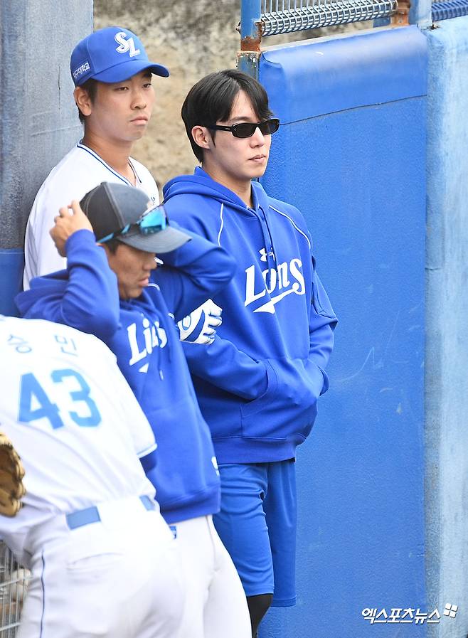 삼성 라이온즈 우완투수 원태인이 서울 청담 리온정형외과에서 재검진을 받은 결과 팔꿈치 손상 부위가 90% 이상 회복됐다는 소견이 나왔다. 오는 8일부터 캐치볼 훈련이 가능하다. 상태에 따라 단계별 투구 프로그램(ITP)을 진행할 예정이다. 엑스포츠뉴스 DB