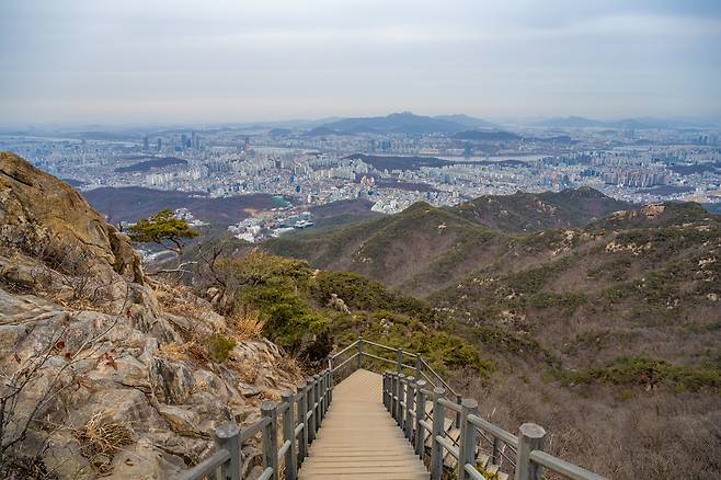 관악산 사당역 방면 하산길 풍경(서울관광재단 제공)