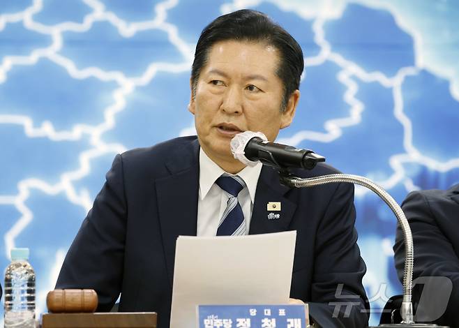 정청래 더불어민주당 대표가 지난 6일 전남 영광군 농협에서 열린 현장최고위원회의에서 모두발언을 하고 있다. 2026.3.6 ⓒ 뉴스1 김태성 기자