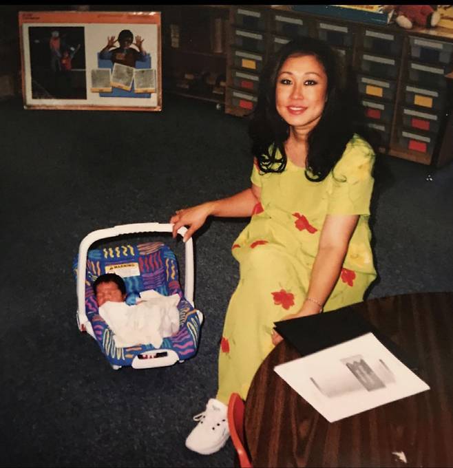 어린 시절 저마이 존스와 어머니(오른쪽). 사진제공=저마이 존스 SNS