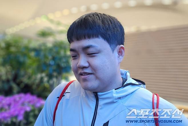 LG 트윈스 장현식이 스프링캠프 출국전 인터뷰를 하고 있다. 인천공항=권인하 기자