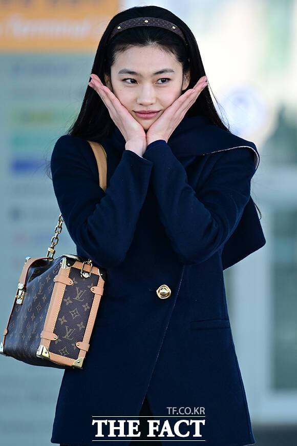 "꽃받침 해주세요~"