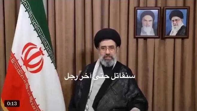 하메네이 차남 모즈타바 하메네이가 차기 지도자로 선출되어 대국민 연설 방송도 가짜다. 목소리까지 페이크 음성인데 아직 이란은 차기 지도자를 발표하지 않았다./X