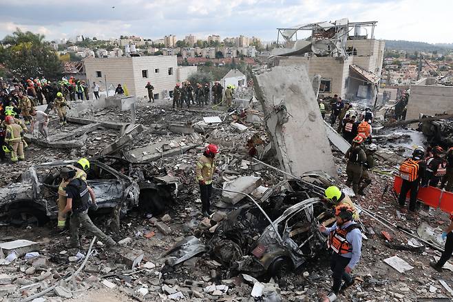 지난 3월 1일 이란의 보복 공격으로 이스라엘 예루살렘 인근 베이트셰메시가 폐허가 된 모습. 이 공격으로 최소 9명이 사망한 것으로 확인됐다. /EPA 연합뉴스