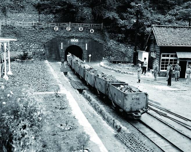 상동광산은 1910년 문을 열었고 1950~1970년대 텅스텐 산업의 중심지 역할을 했다. 국가기록원 공보처 홍보국 제공