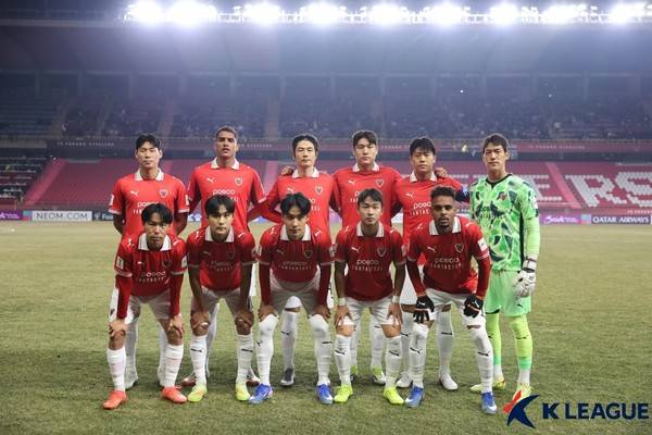 포항스틸러스 선수단. 한국프로축구연맹 제공