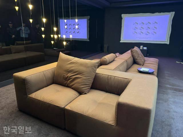 서울리빙디자인페어가 열린 지난달 27일 서울 강남구 코엑스 알로소 전시장에 디딤 소파가 처음 공개됐다. 오지혜 기자