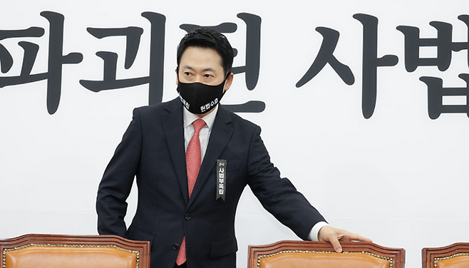 장동혁 대표가 지난 5일 오후 서울 여의도 국회 회의실에서 열린 최고위원회의에 참석하고 있다. (국민의힘)