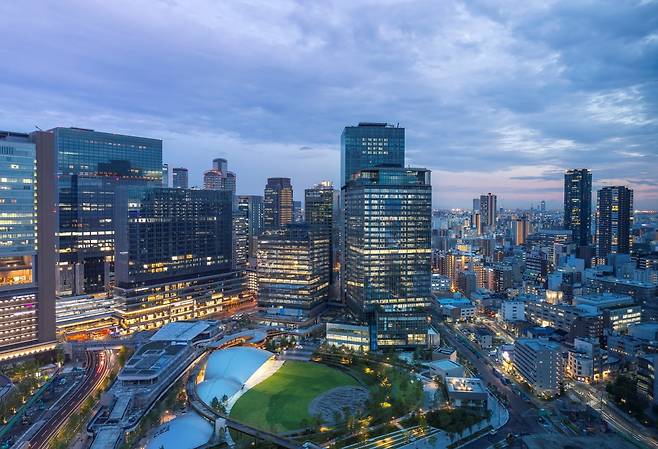 호텔에서 감상할 수 있는 우메다의 야경