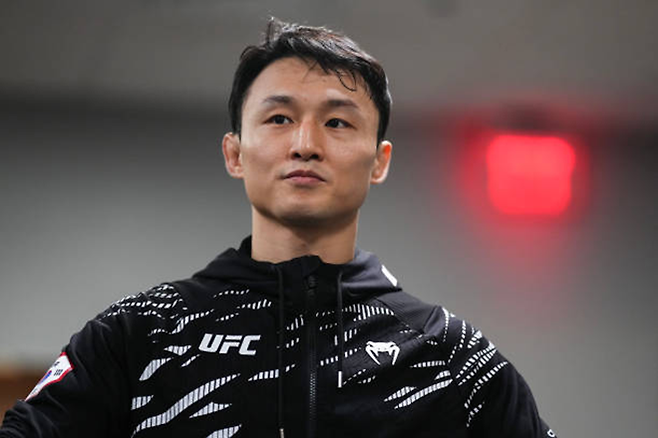 ‘코리안 슈퍼보이’ 최두호가 2024년 12월 미국 네바다주 패러다이스의 티모바일 아레나에서 UFC 310 메인카드 제1경기 입장을 기다리고 있다. 사진=TKO